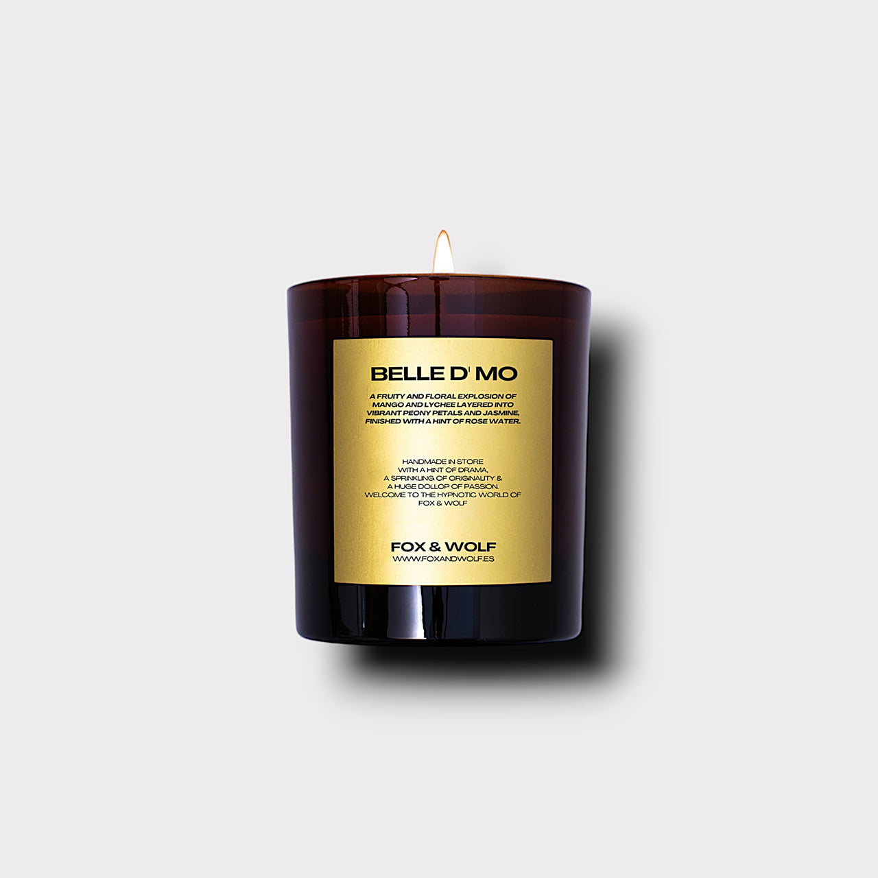 Belle d’ Mo scented candle with fruity and floral notes.